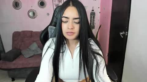 Daniela online show from December 2025 05:01:01 AM