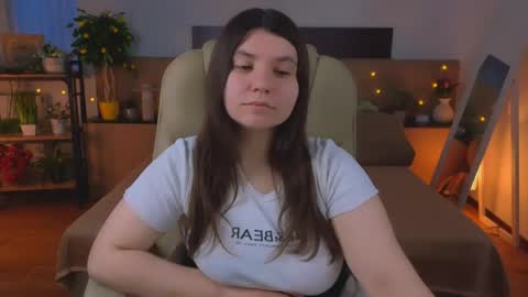 Snapshot of viola__shy chatting on May 2026 01:58:01 AM Viola online show from May 2026 01:58:01 AM