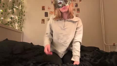 viola_blonde online show from October 2025 04:26:01 PM