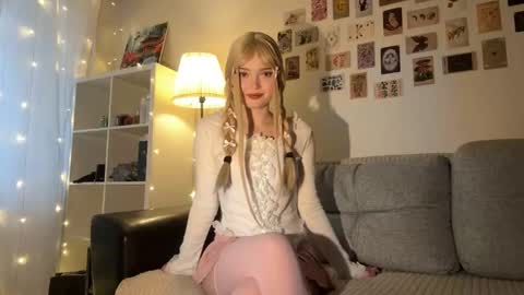 viola_blonde online show from October 2025 01:20:02 PM