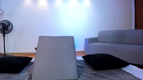 Snapshot of violeet_scott chatting on October 2025 10:37:01 AM Violett Everyday From 0530 to 1430 Col Time online show from October 2025 10:37:01 AM