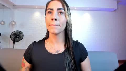 Snapshot of violeet_scott chatting on November 2025 10:37:02 AM Violett Everyday From 0530 to 1430 Col Time online show from November 2025 10:37:02 AM