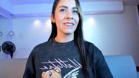 Snapshot of violeet_scott chatting on November 2025 10:40:02 AM Violett Everyday From 0530 to 1430 Col Time online show from November 2025 10:40:02 AM