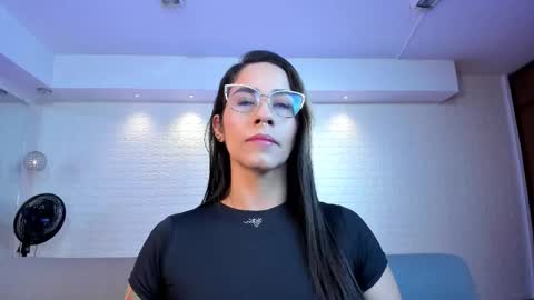 Snapshot of violeet_scott chatting on December 2025 10:35:01 AM Violett Everyday From 0530 to 1430 Col Time online show from December 2025 10:35:01 AM