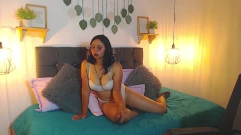 Snapshot of violet_2003 chatting on April 2026 08:20:02 PM V I O L E T online show from April 2026 08:20:02 PM