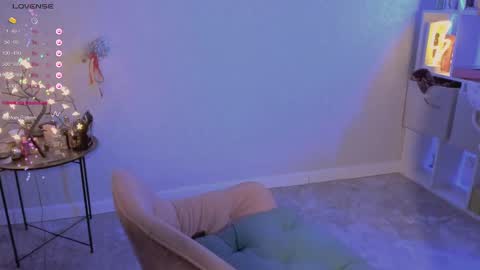 Snapshot of violet____h chatting on March 2025 08:11:02 PM violet____h online show from March 2025 08:11:02 PM