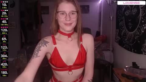 Snapshot of violet_baby_ chatting on November 2025 08:57:01 PM Your WetWildWhore online show from November 2025 08:57:01 PM