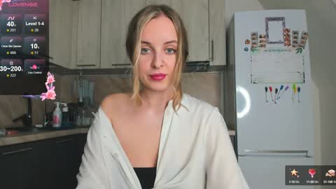 Snapshot of violet_blue_eyes chatting on January 2025 02:08:02 PM Violet online show from January 2025 02:08:02 PM