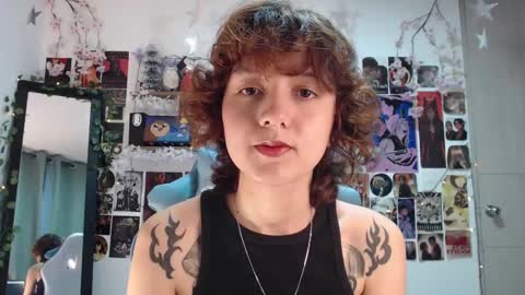 Snapshot of violet_bluee chatting on February 2025 07:11:01 AM Violet online show from February 2025 07:11:01 AM