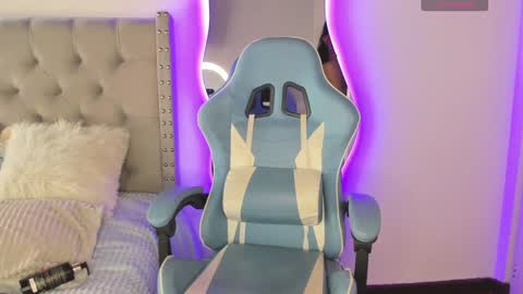 Snapshot of violet_rost chatting on December 2024 05:50:01 PM  Violet  online show from December 2024 05:50:01 PM