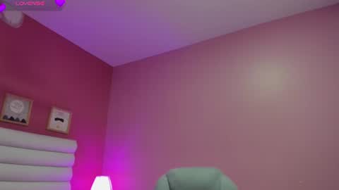 violet_sinclair online show from June 2026 11:19:01 AM