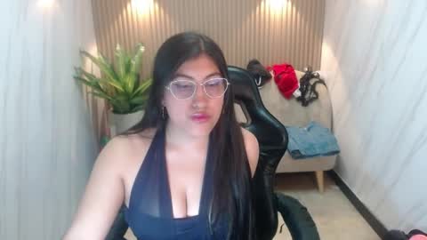 Snapshot of violet_tf chatting on May 2026 08:25:02 PM Violet online show from May 2026 08:25:02 PM