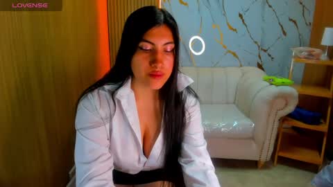 Snapshot of violet_tf chatting on May 2026 01:07:02 PM Violet online show from May 2026 01:07:02 PM