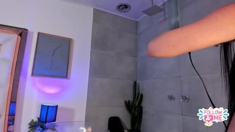 Violeta  online show from November 2025 12:15:02 PM