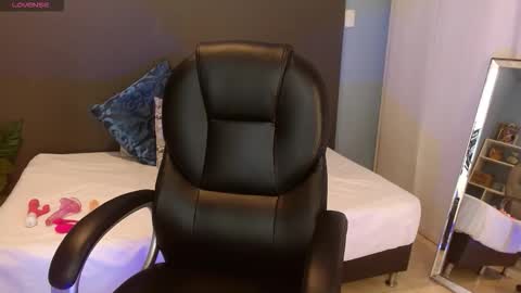 Snapshot of violeta_leon chatting on September 2025 03:17:01 AM Violeta leon online show from September 2025 03:17:01 AM