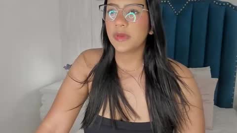 Snapshot of violeta_midnigth chatting on December 2025 03:33:01 AM Violeta online show from December 2025 03:33:01 AM