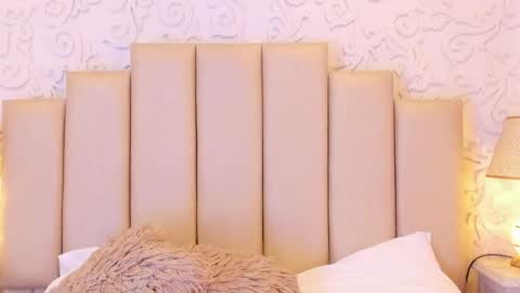 Snapshot of violetahills_ chatting on May 2026 04:02:02 PM Violeta online show from May 2026 04:02:02 PM
