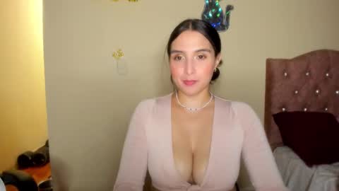 Snapshot of violetalee chatting on September 2025 02:11:01 AM Jimena online show from September 2025 02:11:01 AM