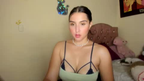 Snapshot of violetalee chatting on September 2025 12:11:01 AM Jimena online show from September 2025 12:11:01 AM