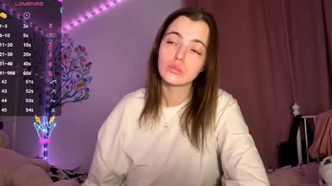 Snapshot of violetamelia chatting on May 2026 06:12:02 PM Eva online show from May 2026 06:12:02 PM