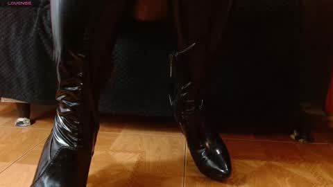 Snapshot of violetamorrison chatting on November 2025 09:06:02 AM Violeta morrison online show from November 2025 09:06:02 AM