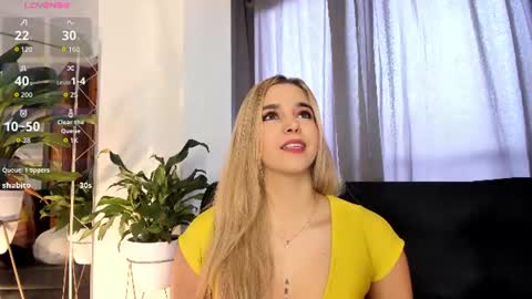 Snapshot of violetarainn chatting on June 2026 04:30:02 PM Violeta online show from June 2026 04:30:02 PM