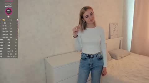 Mia online show from October 2025 03:20:01 AM