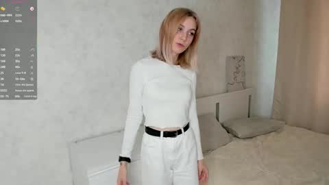 Mia online show from October 2025 04:24:01 AM