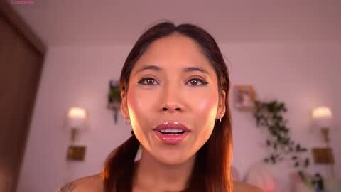 Snapshot of violeth___ chatting on December 2025 01:20:02 PM violeth___ online show from December 2025 01:20:02 PM