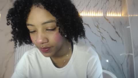 violeth_b online show from October 2025 01:08:01 PM