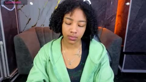 violeth_b online show from November 2025 01:33:02 PM