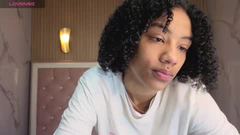 violeth_b online show from December 2025 01:05:01 PM