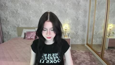 violetharmee online show from April 2026 11:36:02 AM