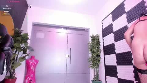 Snapshot of violetlux chatting on November 2025 08:33:02 PM VioletLux online show from November 2025 08:33:02 PM