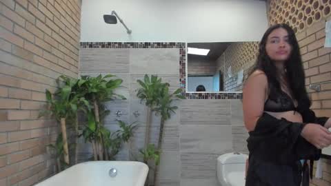 Violet Rousse online show from November 2025 05:23:01 PM