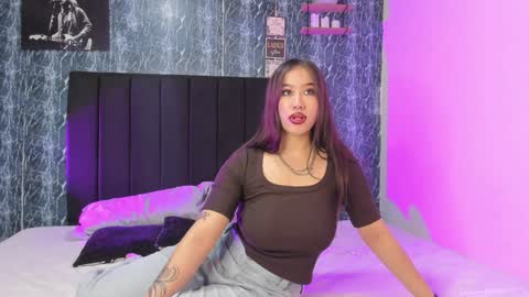 Snapshot of violetsalvatore chatting on February 2025 05:03:02 AM Violet salvatore online show from February 2025 05:03:02 AM