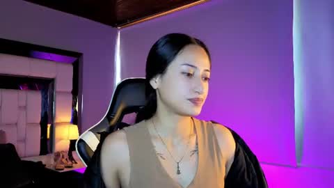 Snapshot of violetskinny chatting on August 2026 06:55:01 PM violetskinny online show from August 2026 06:55:01 PM