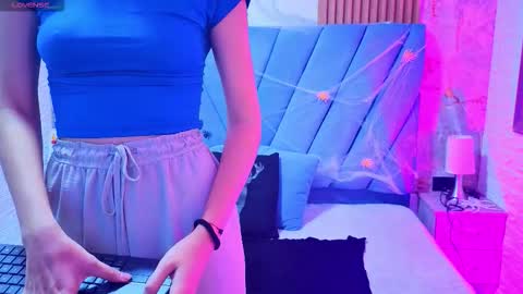 ViolettGolden online show from October 2025 08:52:02 PM