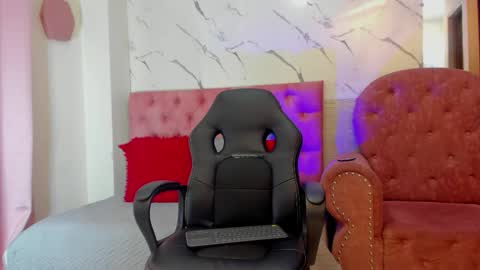 violett  rousee online show from December 2025 03:30:02 PM