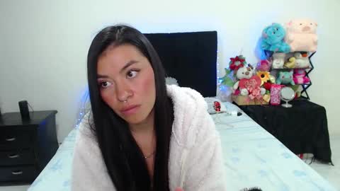 Snapshot of violett_flowers chatting on February 2025 10:21:02 PM violeta  online show from February 2025 10:21:02 PM