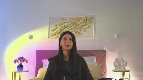 Snapshot of violetta_finch chatting on June 2026 02:05:02 PM violetta_finch online show from June 2026 02:05:02 PM