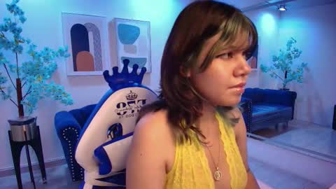 Snapshot of violetta_hank chatting on November 2025 07:03:01 PM Violetta online show from November 2025 07:03:01 PM