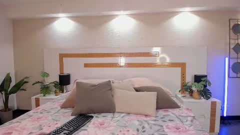 Snapshot of violettaa_stone chatting on July 2026 03:34:01 AM Violettaa online show from July 2026 03:34:01 AM