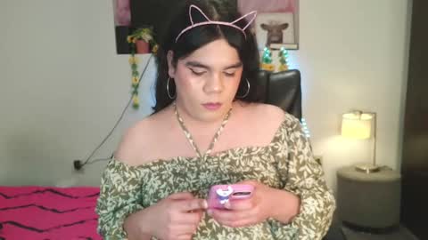 Snapshot of violettacam69 chatting on February 2025 01:54:01 PM violettacam69 online show from February 2025 01:54:01 PM