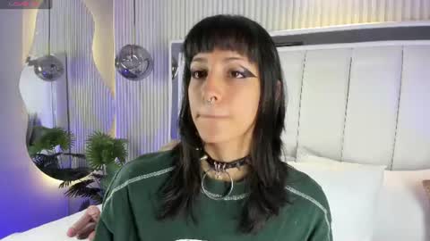 Snapshot of violettacolinss chatting on June 2026 11:33:01 AM violettacolinss online show from June 2026 11:33:01 AM