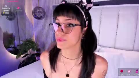 Snapshot of violettacolinss chatting on June 2026 12:22:01 PM violettacolinss online show from June 2026 12:22:01 PM