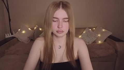 ViolettaOtis online show from May 2026 06:09:01 PM