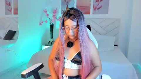 Snapshot of violette33 chatting on July 2026 05:50:02 PM Violette online show from July 2026 05:50:02 PM