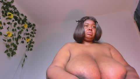 Snapshot of violette_plus chatting on May 2026 04:06:02 AM Call me valeria online show from May 2026 04:06:02 AM