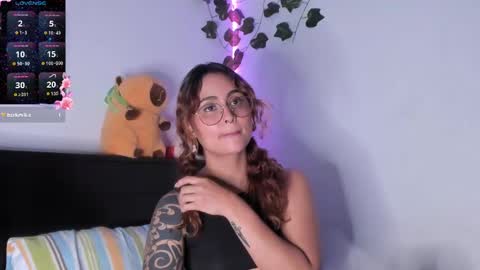 Snapshot of violetteramirez01 chatting on February 2025 10:15:02 PM Violette online show from February 2025 10:15:02 PM